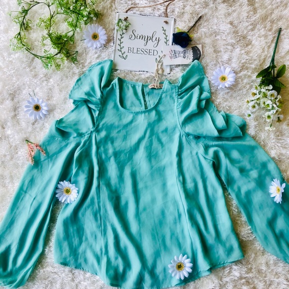 CLOSET CLEAR OUT IS HERE! Acepting all offers 🌺🌺 - Picture 6 of 8